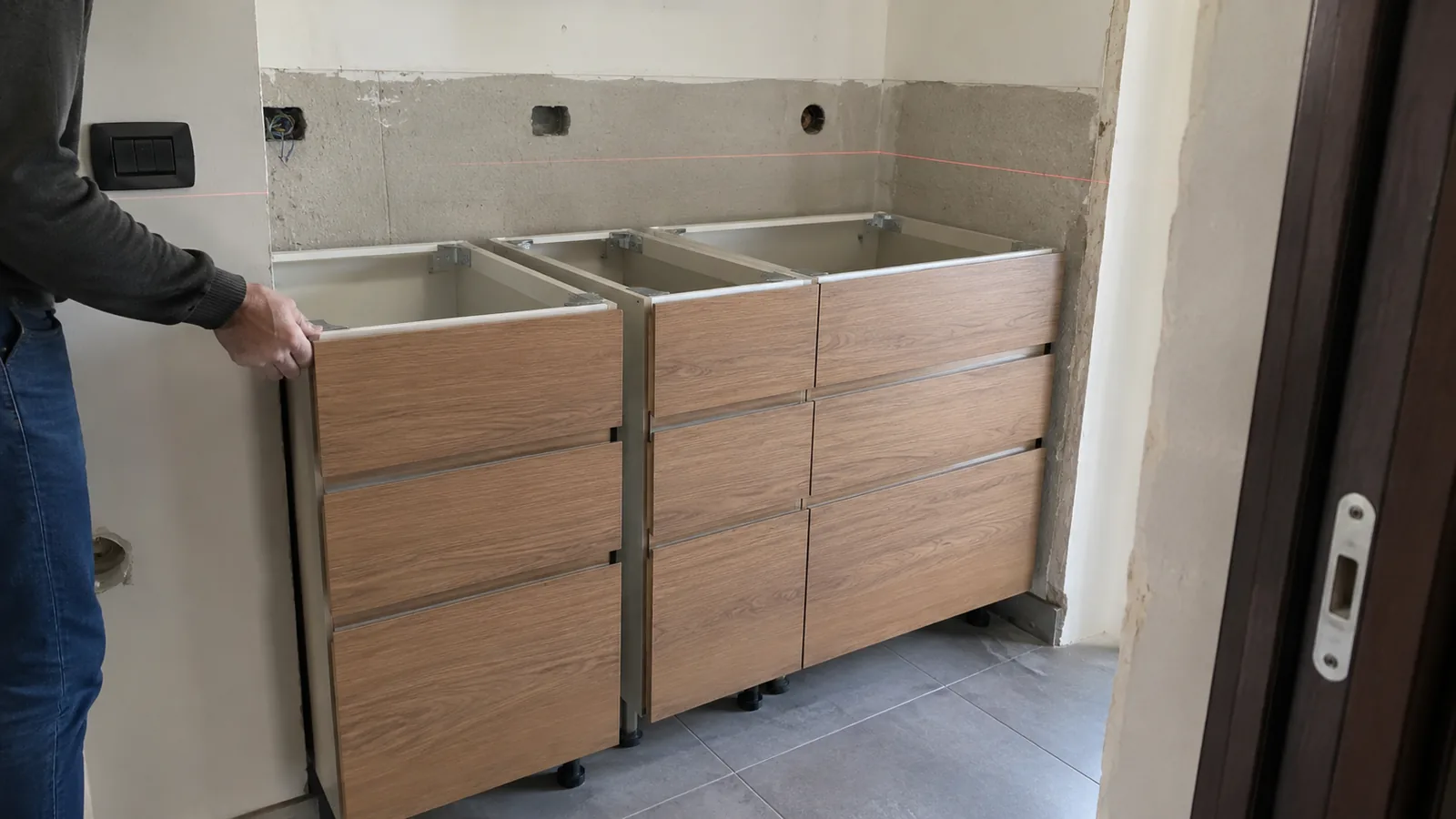 Cucina appena consegnata con basi che non entrano nel vano murario